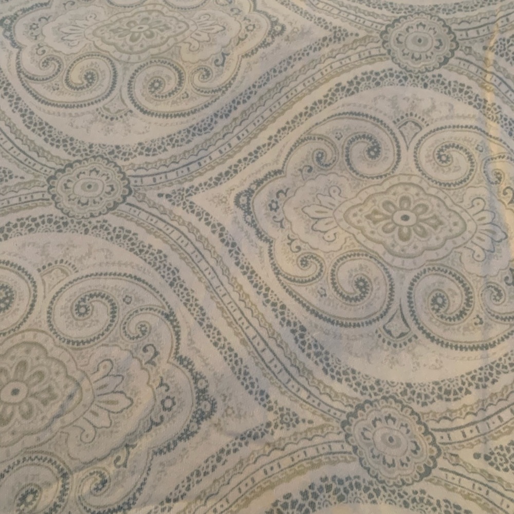 Fieldcrest Paisley design Cloth shower curtain - Picture 2 of 5